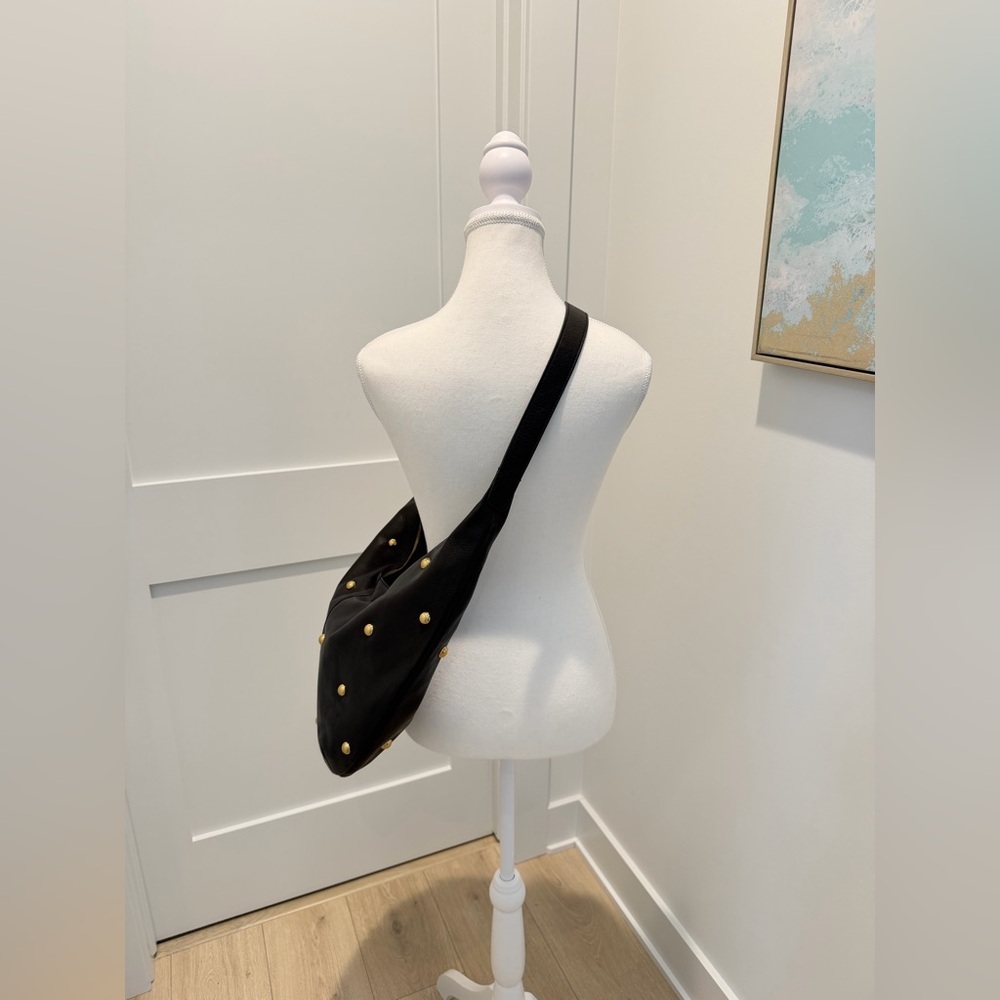 NEW Madewell The Essential Curve Shoulder Bag Black leather gold studs NW351 - Picture 7 of 15